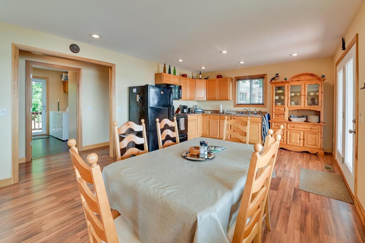 Kentucky Lake Getaway With Lookout Deck, Water View! New Concord Екстериор снимка